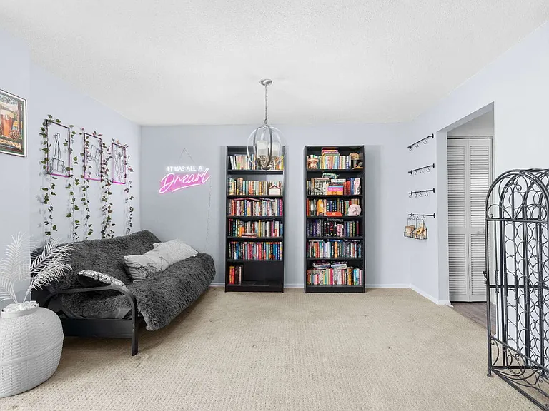 118 Monroe St — Photo 10