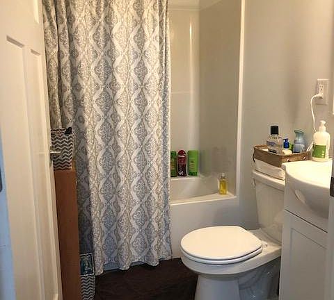 bathroom off of the primary bedroom