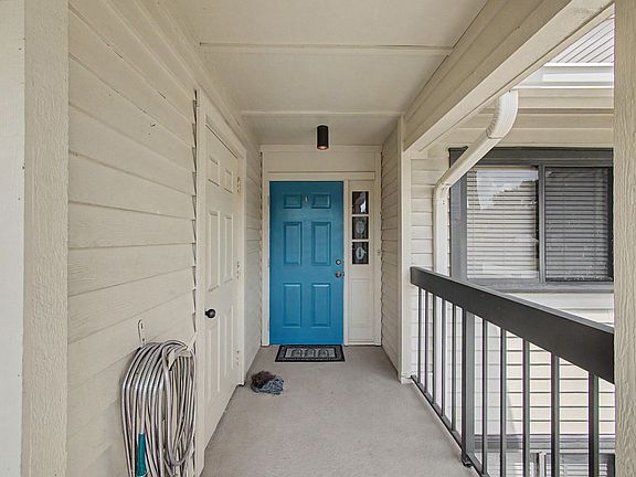 3rd image of 5132 SE CLUB Way #202