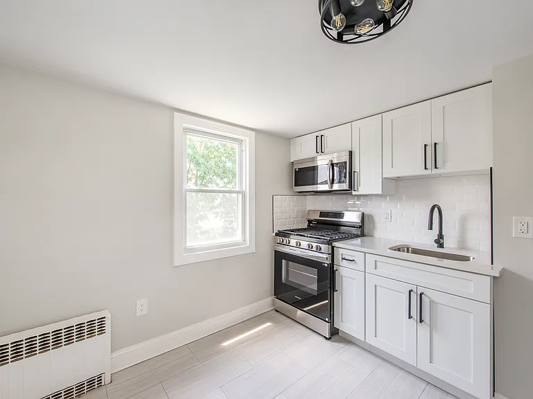 127 Albert St #2 — Photo 4
