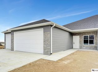 4353 Woodside Village Dr, Lincoln, NE 68528