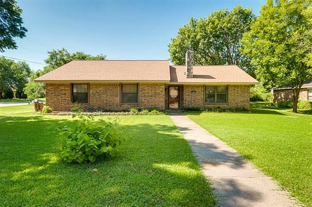 1st image of 302 Omaha Ln
