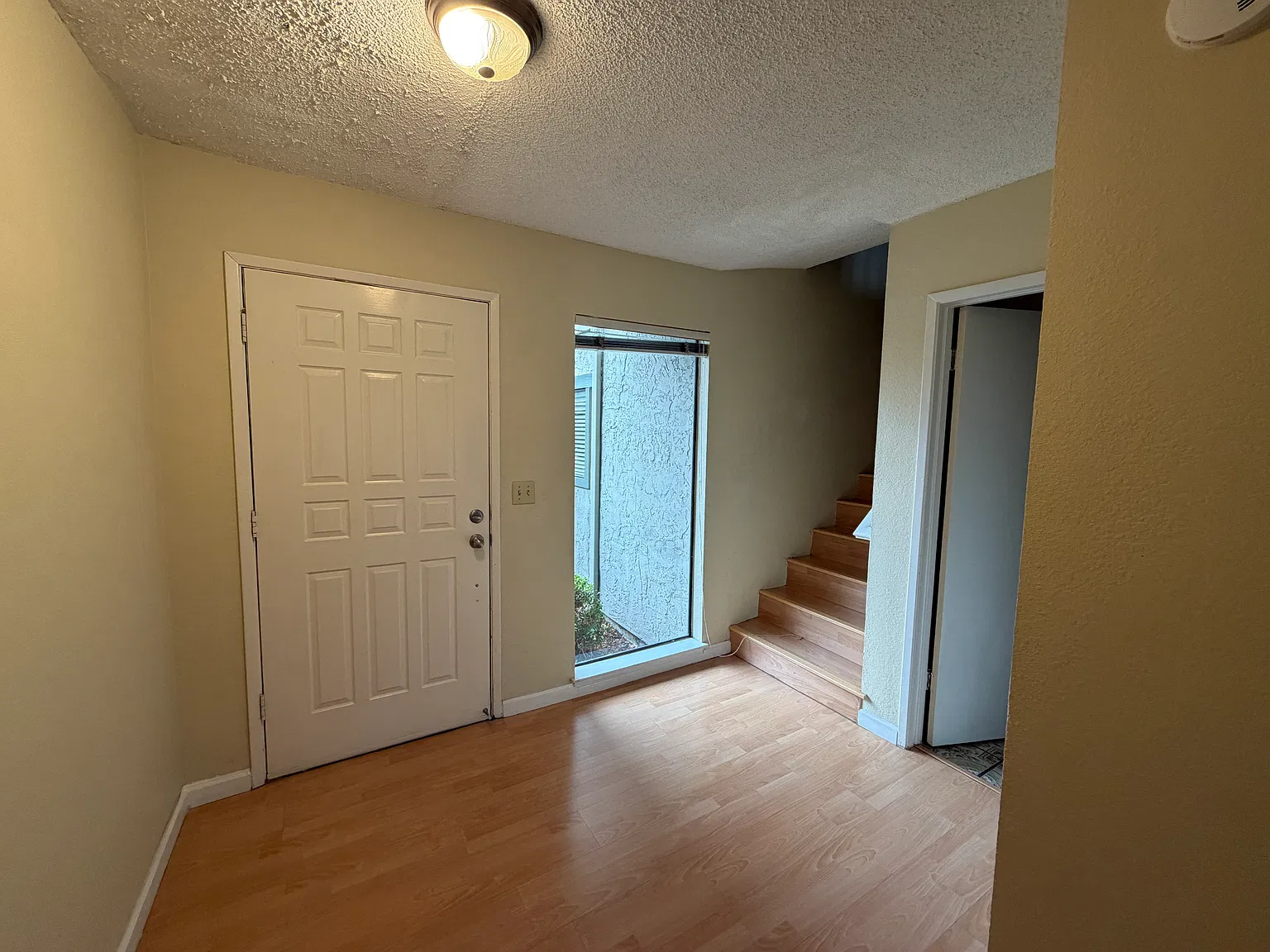 3 bed, 2.5 bath, 1779 sqft, $4,350 — Photo 3
