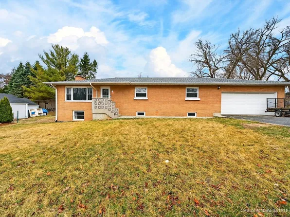 7302 Chippewa Dr, Wonder Lake, IL 60097