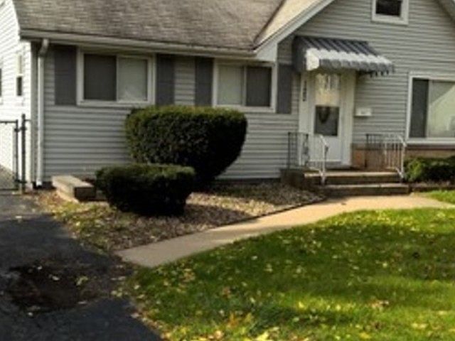 1st image of 120 S Caryl Ave