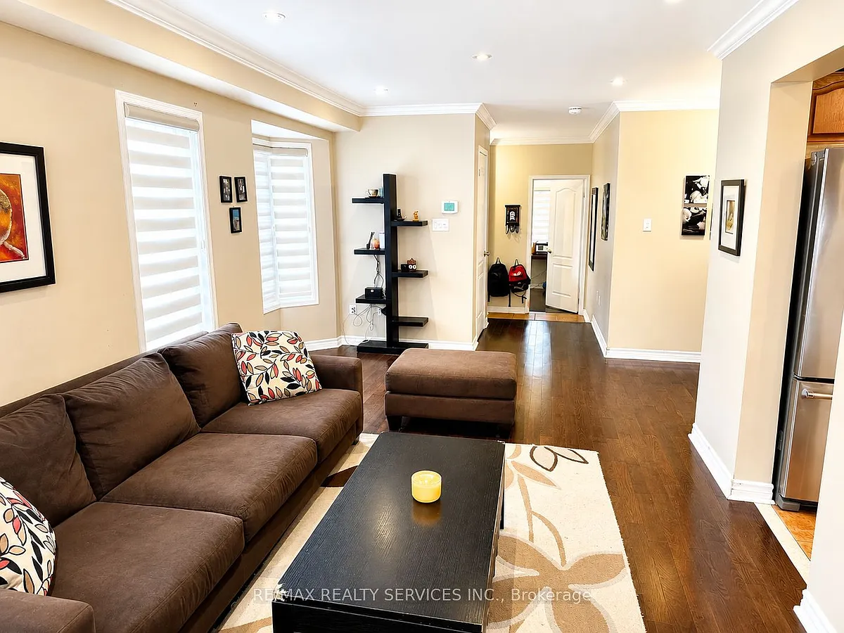 Building Photo - 3083 Hawktail Cres