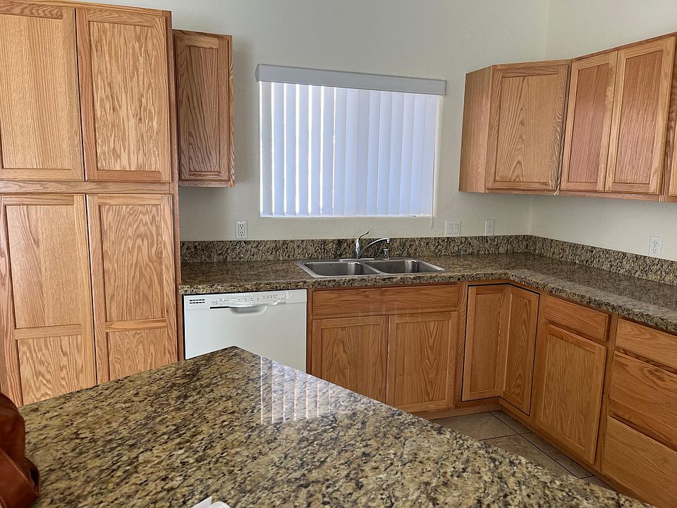 1st image of 2555 Country Club Dr