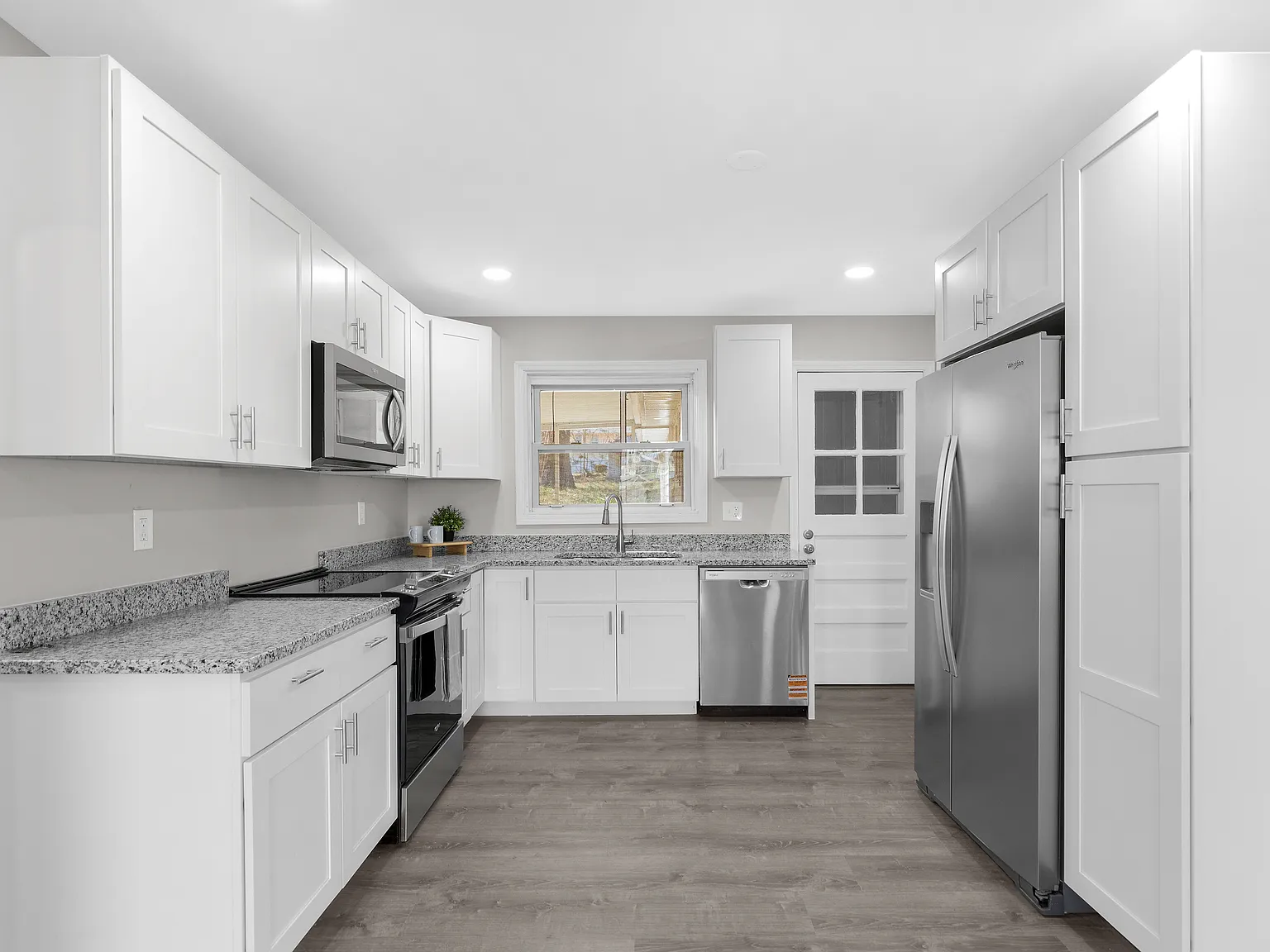 223 North Dellwood Ave — Photo 2