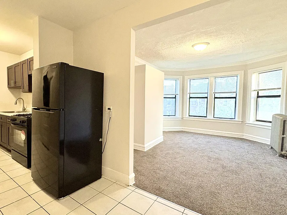 6959 S Paxton Ave #3A