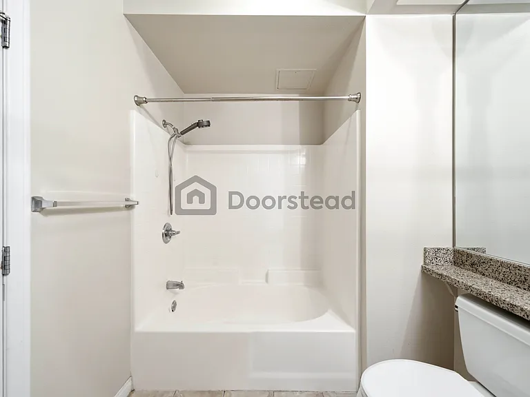 450 J St #5101 — Photo 33