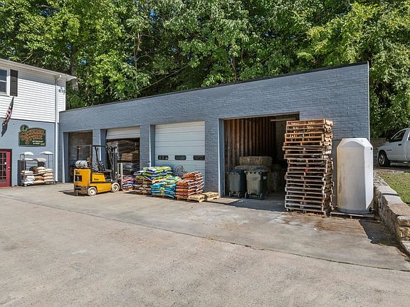 4th image of 155 Montgomery Ave