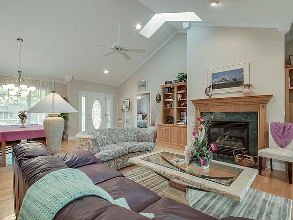 5th image of 209 Oligi Cir