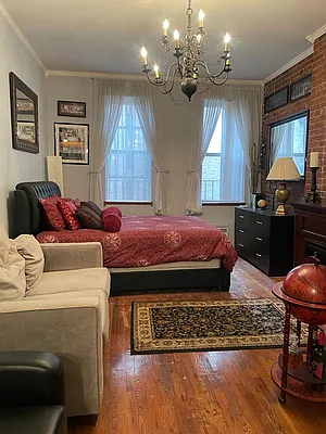 Sold by Manhattan Flats | media 9