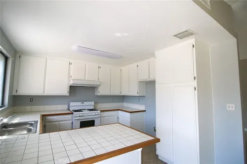 29748 Park City Ave Photo 1
