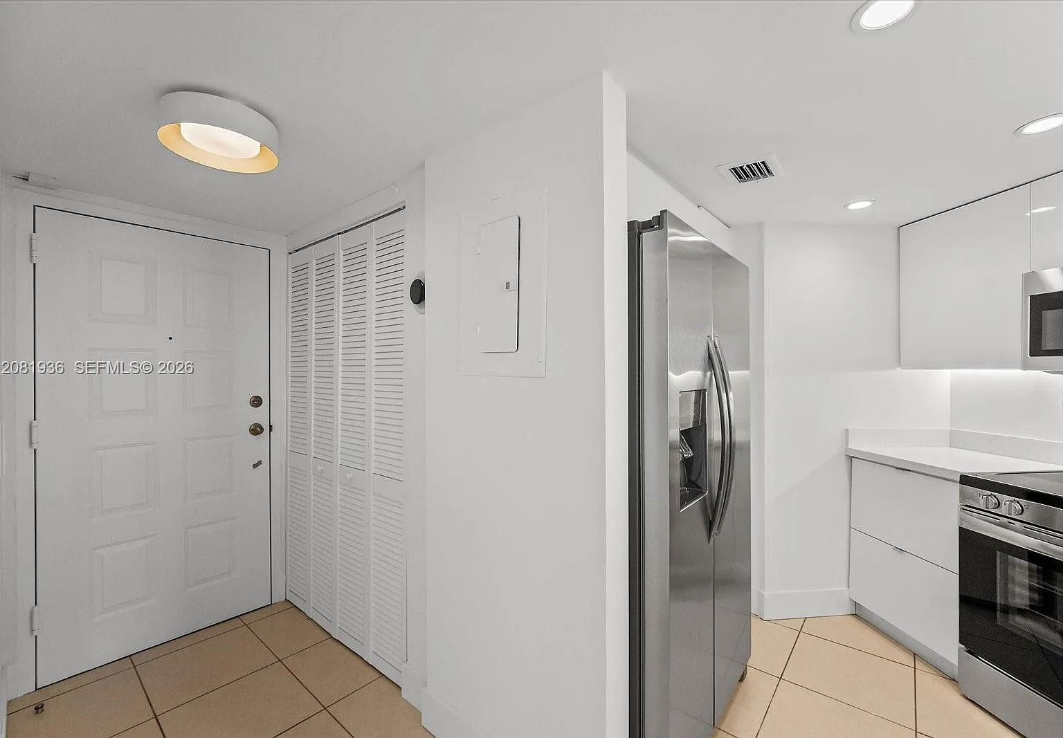 5880 Collins Ave — Photo 3