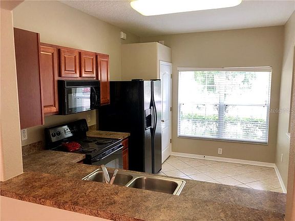 2nd image of 1040 Sleepy Oak Dr