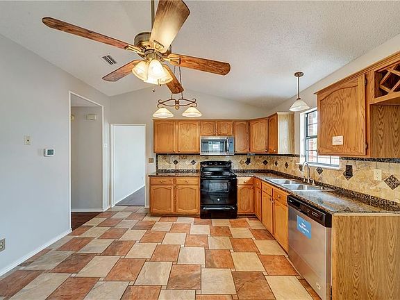 5th image of 2553 Forest Creek Dr