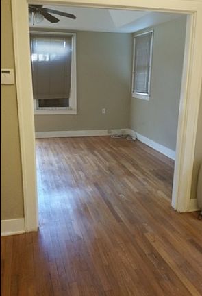 4th image of 2223 E Houston St