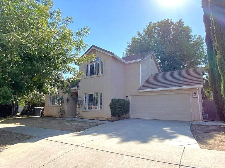 3125 Campus Dr — Photo 2