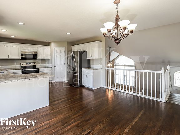 5th image of 904 E Madelyn Dr