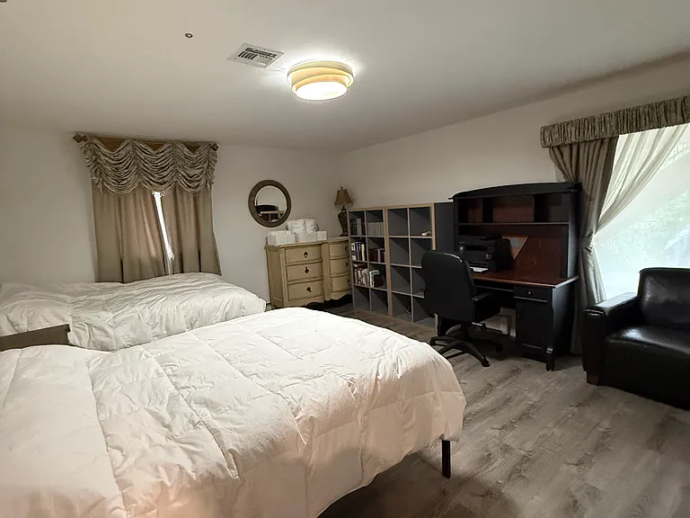 521 Lawn Ave — Photo 8