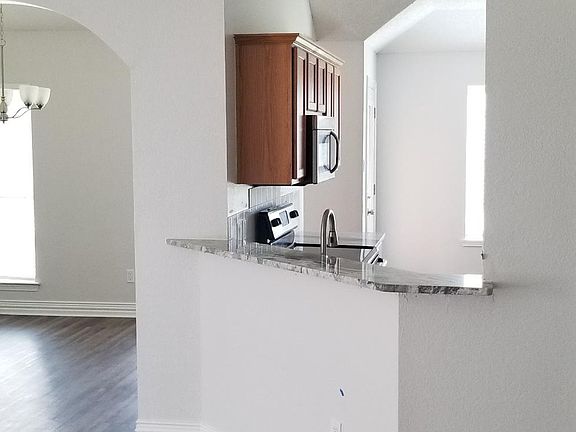 4th image of 229 Stanley Dr