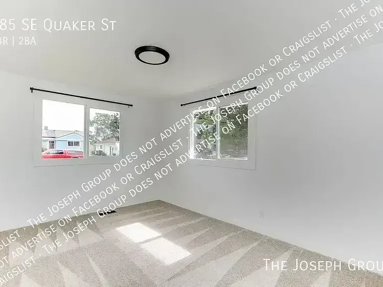 285 SE Quaker St — Photo 3