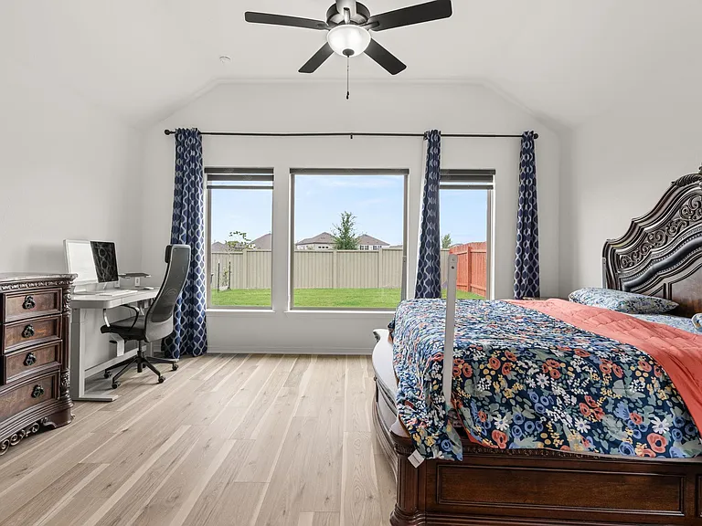 372 Hollister Dr — Photo 18