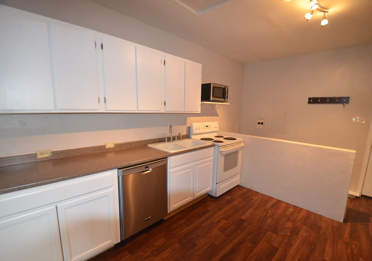 1 bedroom in Warrior's Mark! — Photo 2