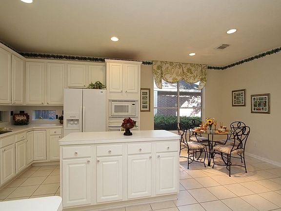 3rd image of 23810 Hackberry Dr