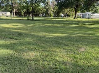 215 S 4th St, Chouteau, OK 74337