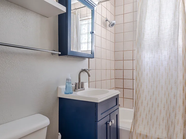204 Richmond Dr SE #A — Photo 12
