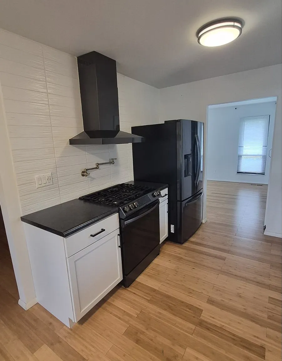 4 bed, 2.5 bath, 2065 sqft, $3,000 — Photo 4