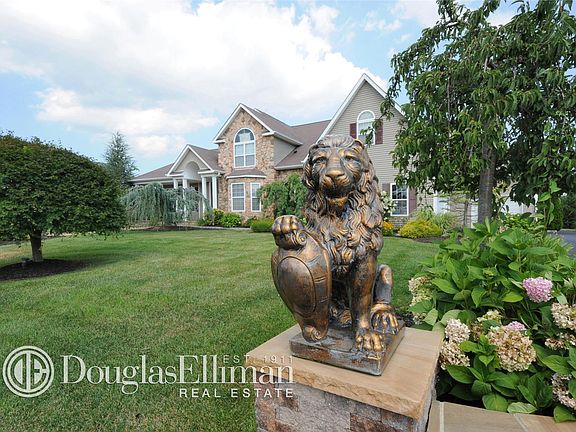 3rd image of 42 Sherwood Dr
