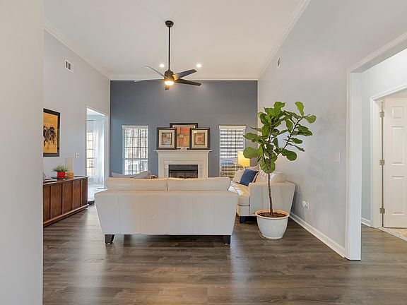 4th image of 105 Wisteria Dr