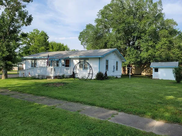 310 N 4th Ave, Columbus, KS 66725