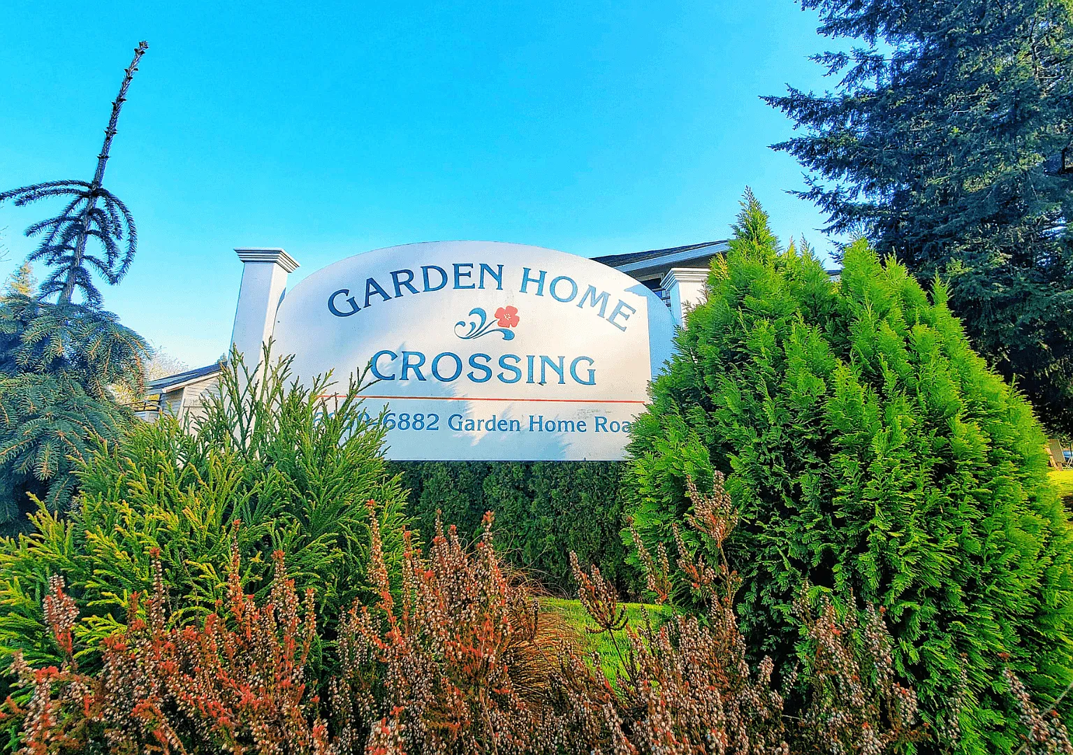 Garden Home Crossing — Photo 1