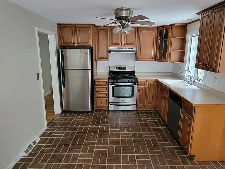 31 Barton Rd — Photo 5