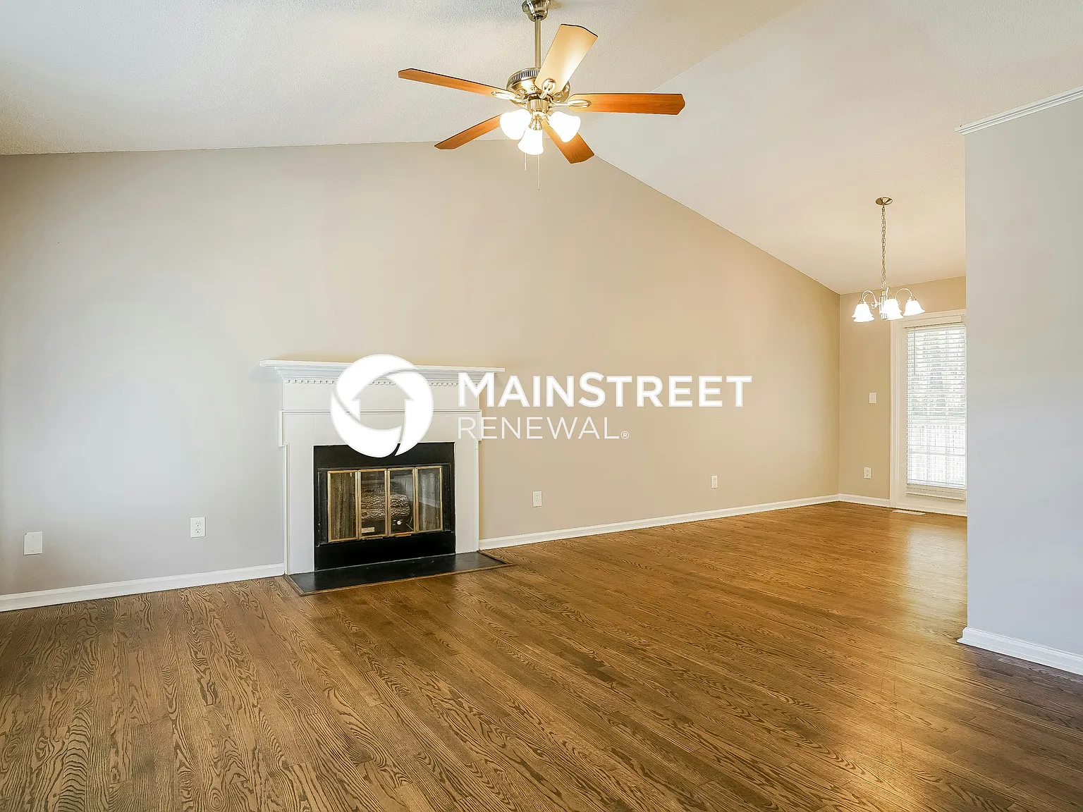 815 Grandview Dr — Photo 2