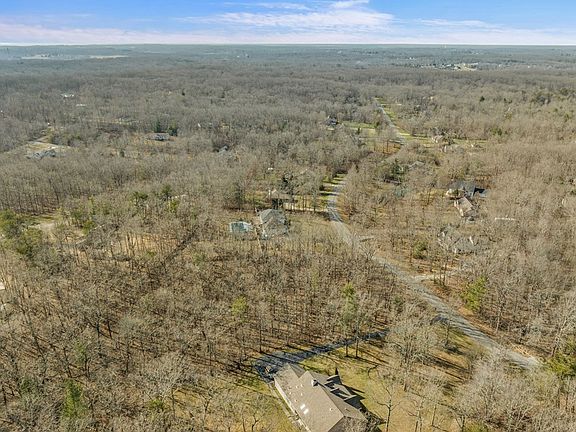 4th image of Laurel Cir