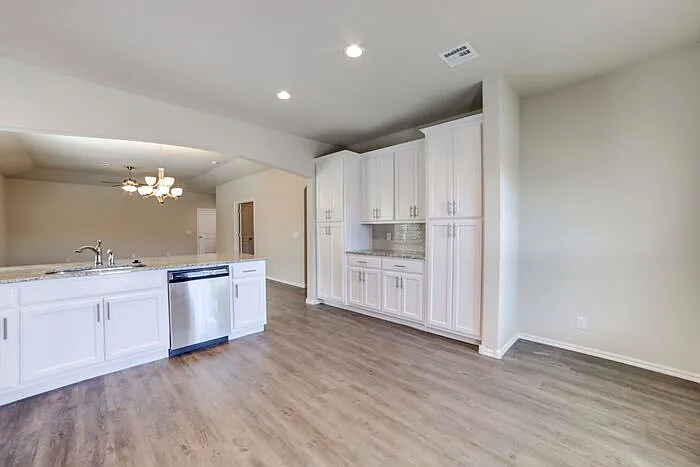 7724 S Chestnut Ave — Photo 14