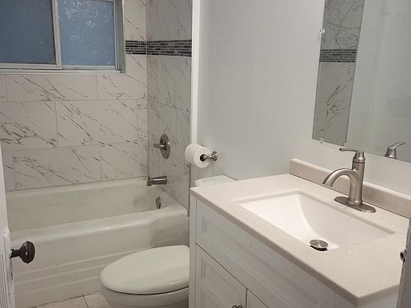 5th image of 4242 N Albany Ave #1