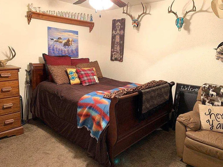 North east bedroom.