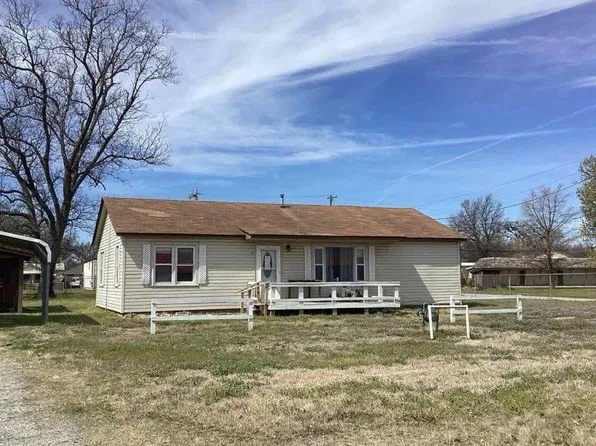 107 S Railroad St, Chouteau, OK 74337