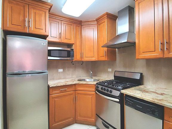 4th image of 209 Meserole St #3F
