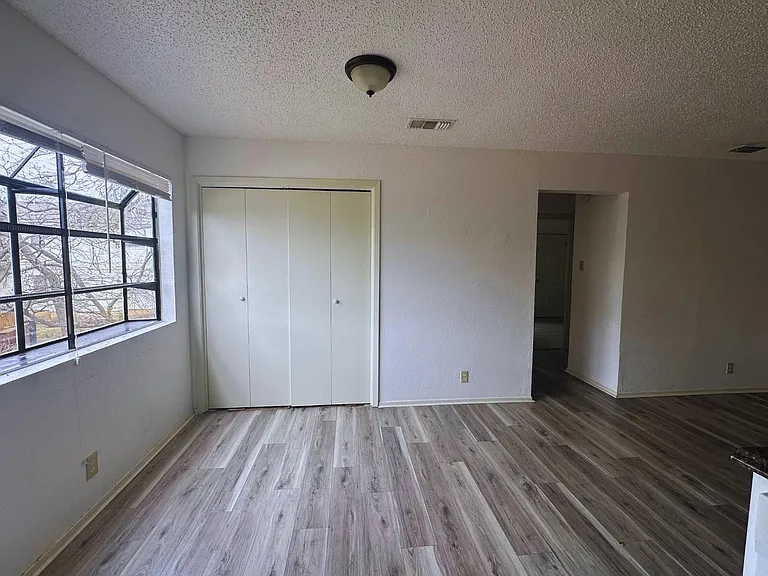 2202 Tabor Ct #C — Photo 8