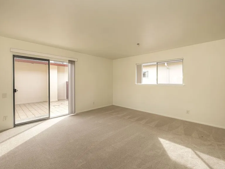 1016 Middle Ave — Photo 4
