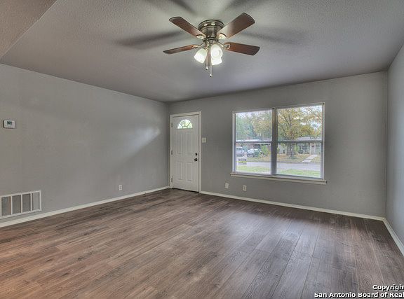 3rd image of 103 Birchwood Dr