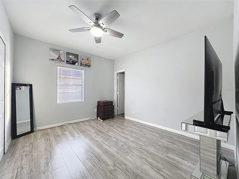 1109 5th St SW — Photo 15