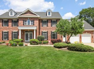 25 Mockingbird Ln, Oak Brook, IL 60523